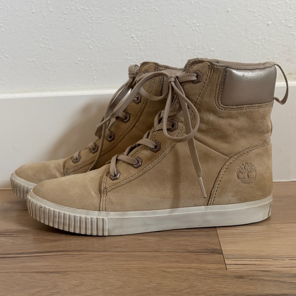 Timberland Women's Suede Skyla Bay 6-Inch Sneaker Boots